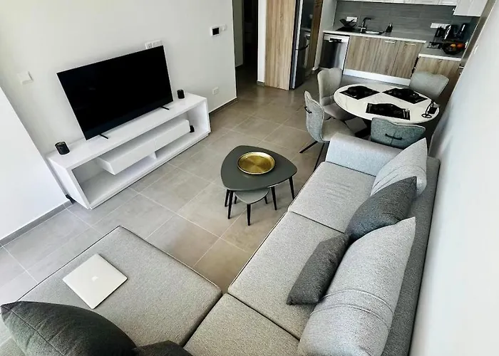 Modern Designer * Λάρνακα